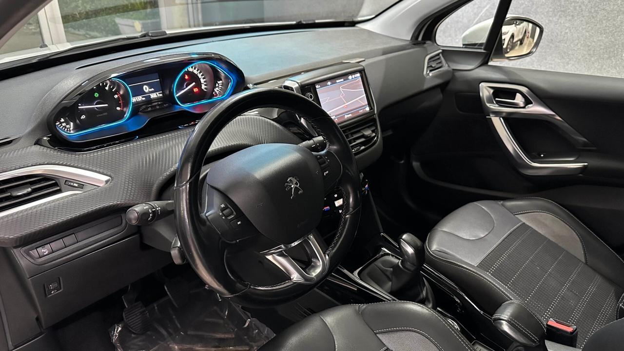 Peugeot 2008 BlueHDi 100 Allure Colore bianco perla