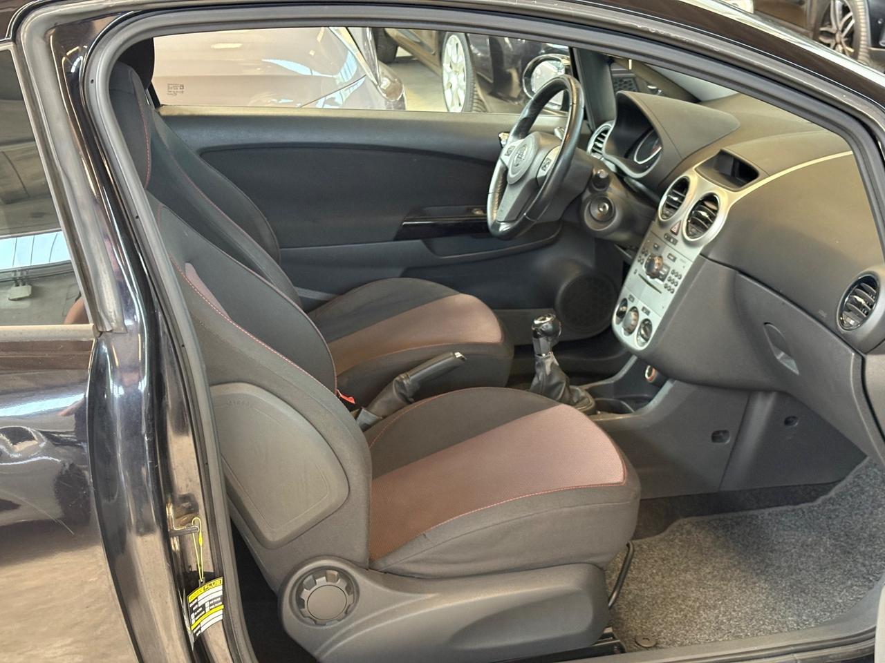 Opel Corsa 1.2 3 porte Sport