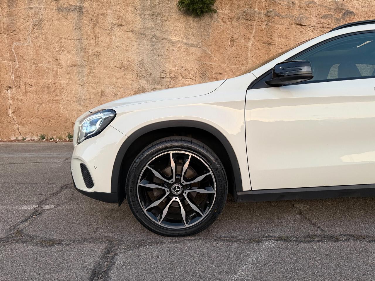 Mercedes GLA 200/2.2 136CV/CAR PLAY/TETTO/KYLESS