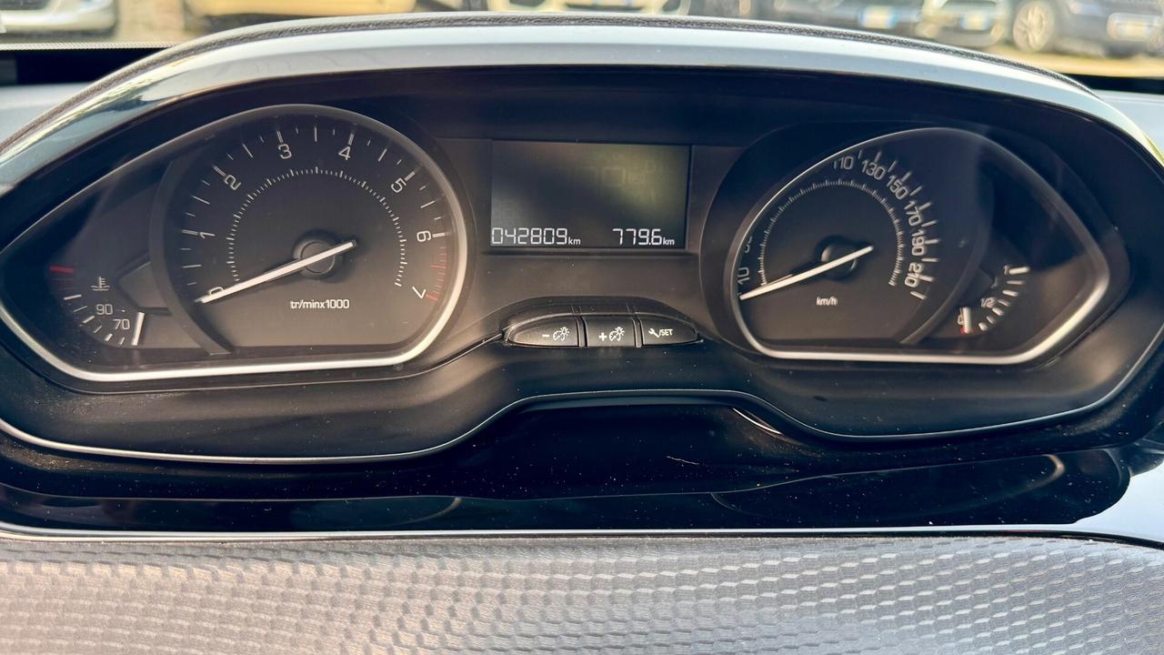 Peugeot 2008 PureTech 82 Allure soli 42.000 km