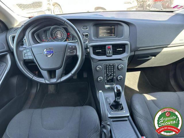 VOLVO V40 Momentum D2