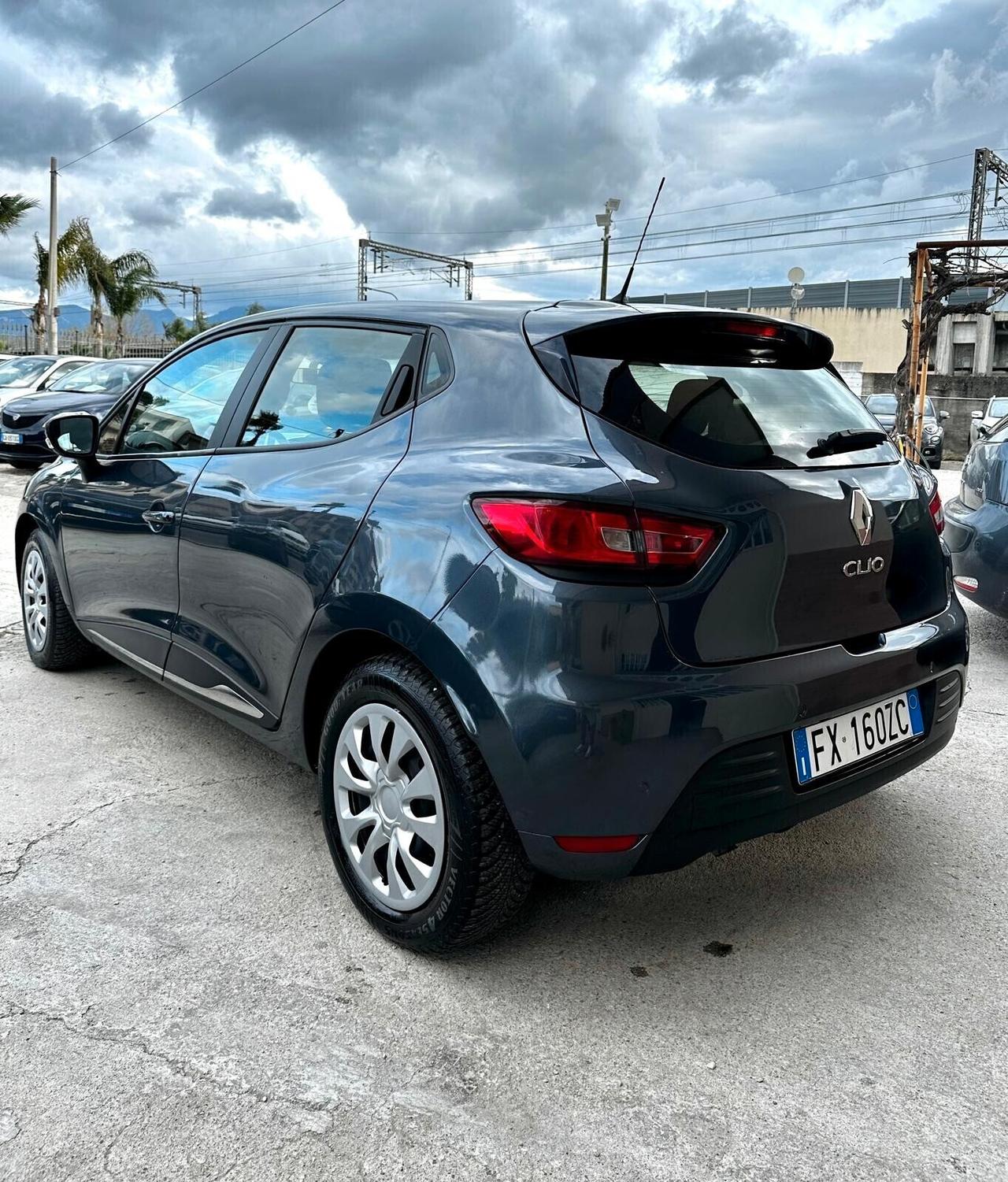 Renault Clio TCe 12V 75 CV 5 porte Moschino Intens