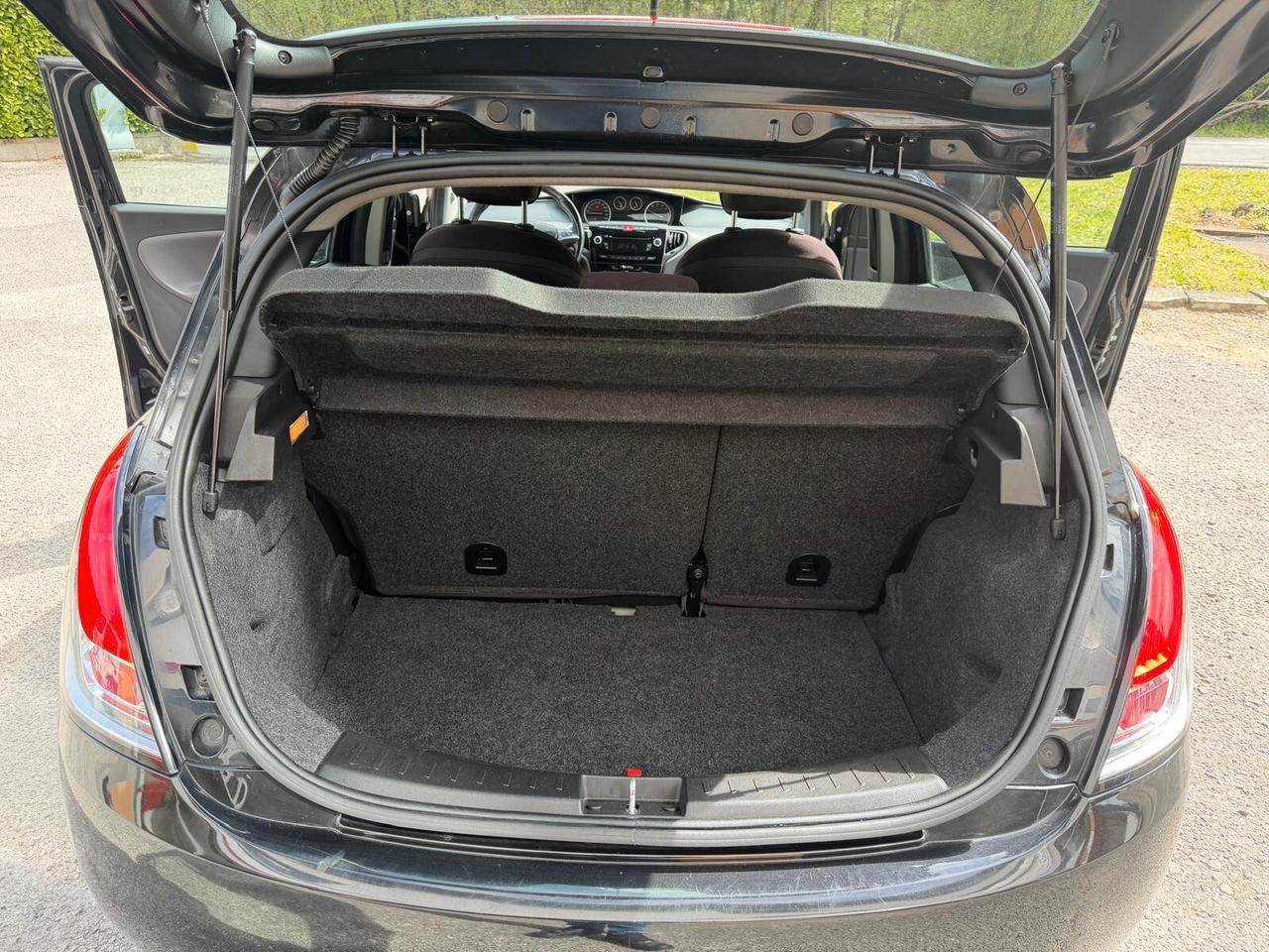 Lancia Ypsilon 1.2 69 CV 5 porte S&S Platinum