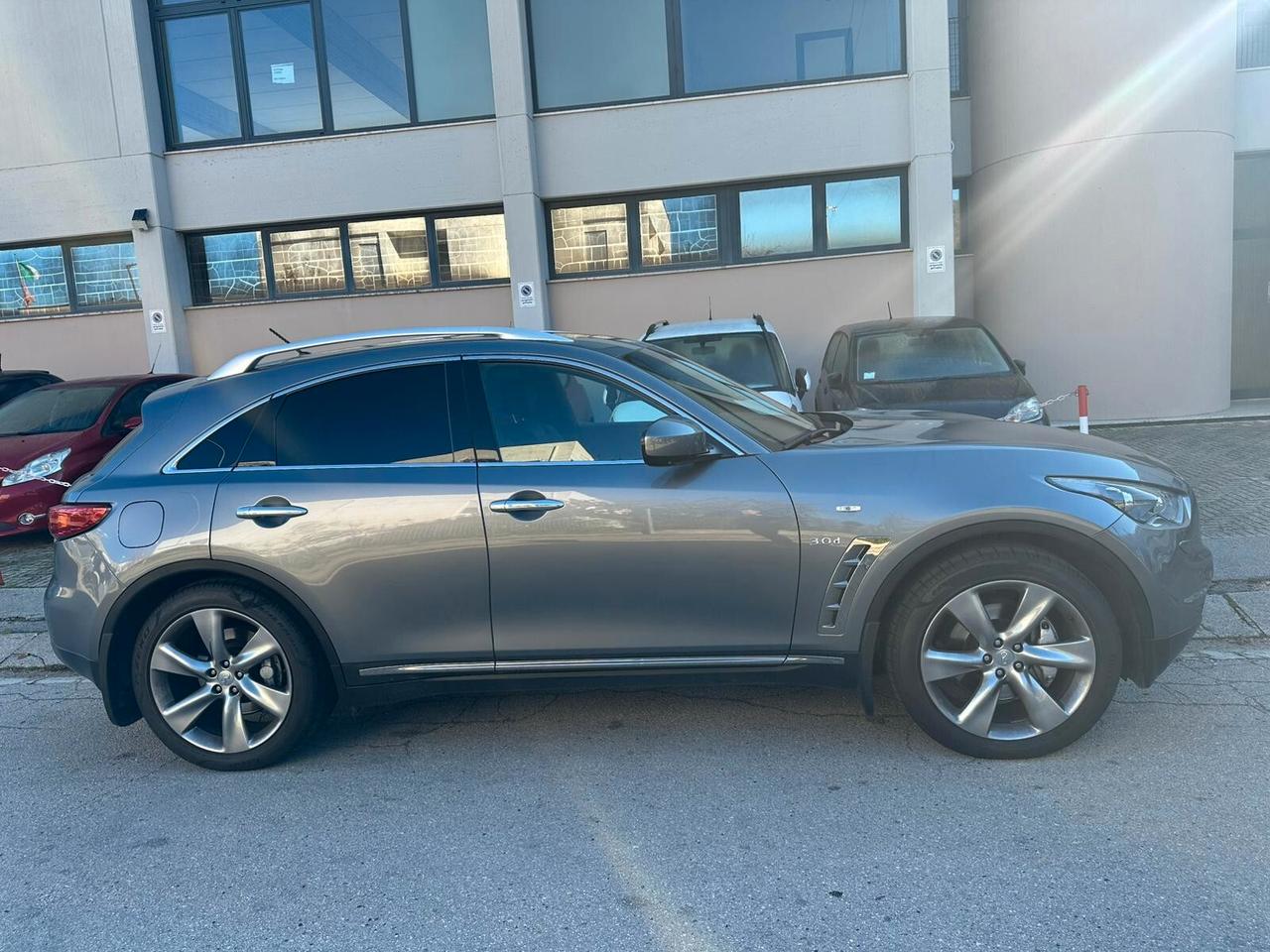 Infiniti QX70 3.0 diesel V6 AT S Premium