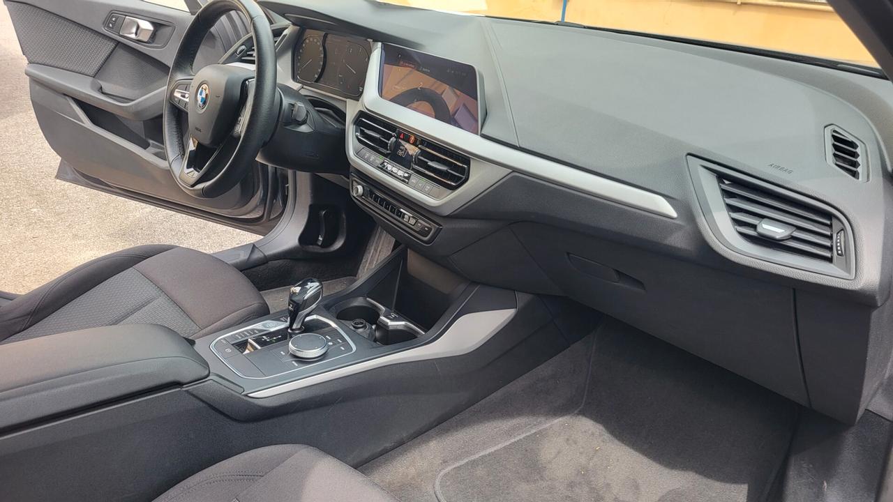 Bmw 116 116d 5p. Business Advantage