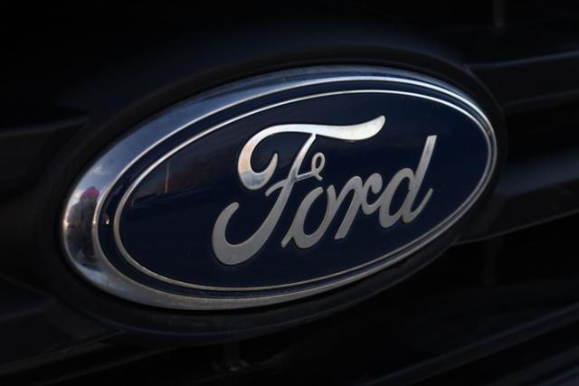 MITSUBISHI L200 FORD Ranger 2.0 TDCi XL 2 posti 4x4