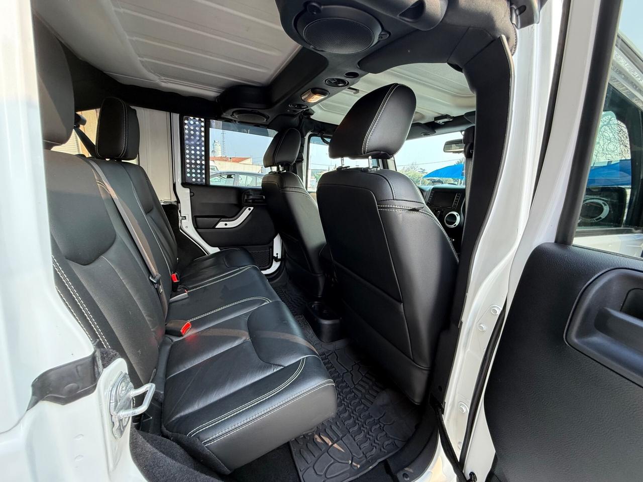 Jeep Wrangler Unlimited 2.8 CRD DPF Sahara Auto