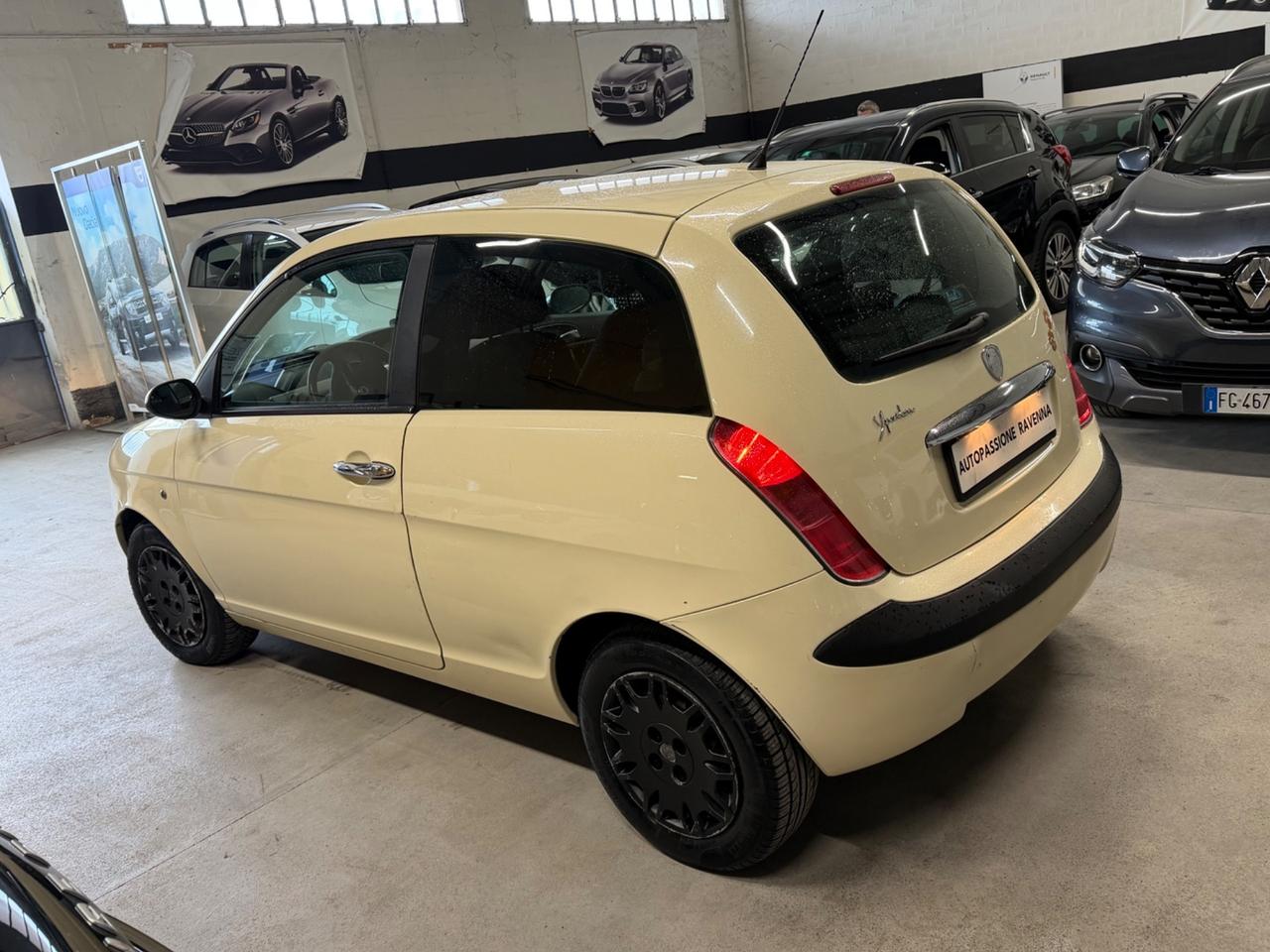 Lancia Ypsilon 1.2 16V Platino