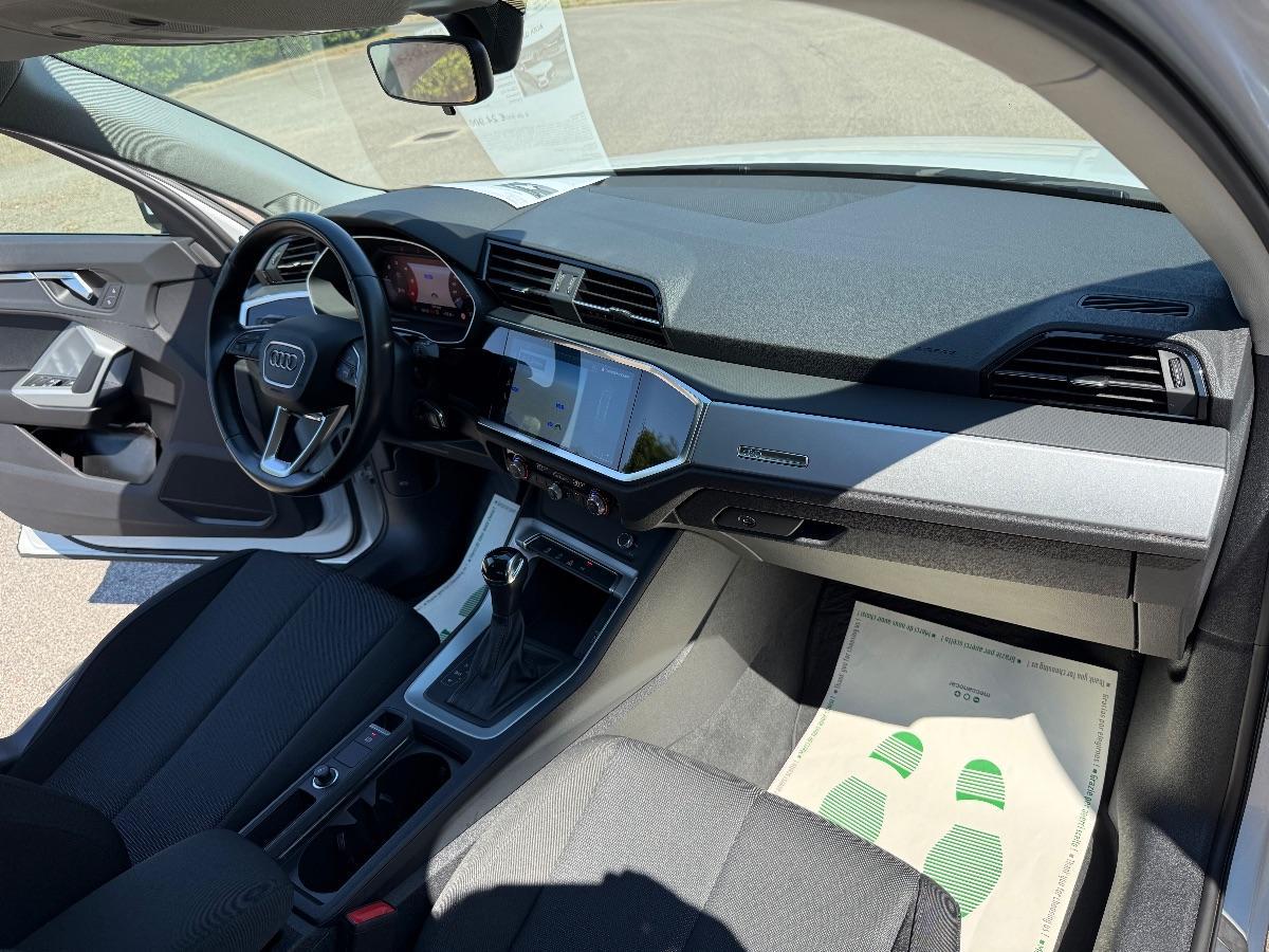 AUDI - Q3 - 35 TDI S tronic Business Advanced