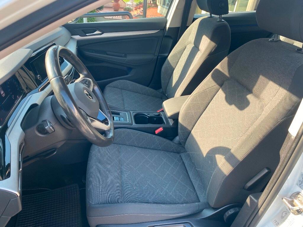 VOLKSWAGEN Golf 8ª serie Golf 1.0 eTSI EVO DSG...