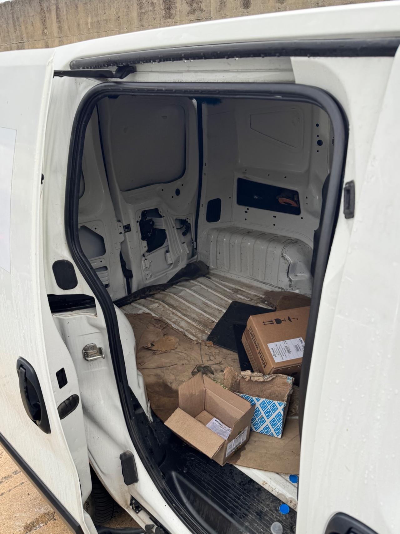 Fiat Fiorino 1.3 MJT 95CV sinistrato incidentato