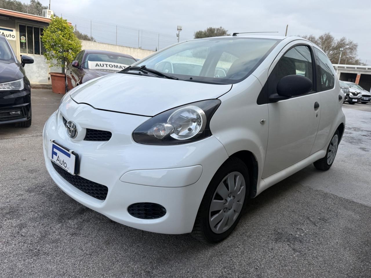 Toyota Aygo 1.0 12V VVT-i 5 porte,Clima,Radio,ecc.