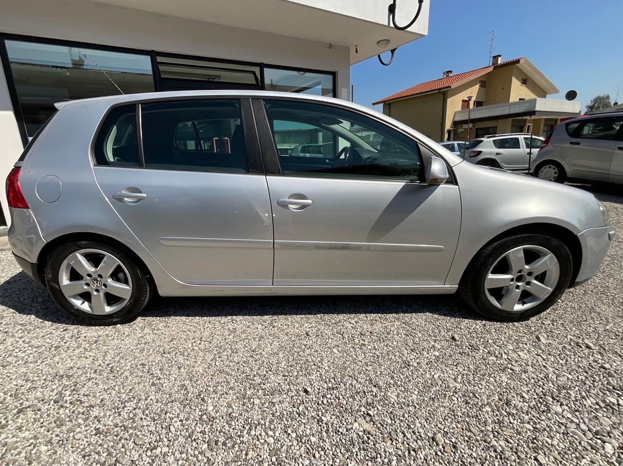 Volkswagen Golf 2.0 TDI DPF 4mot. 5p. Sportline