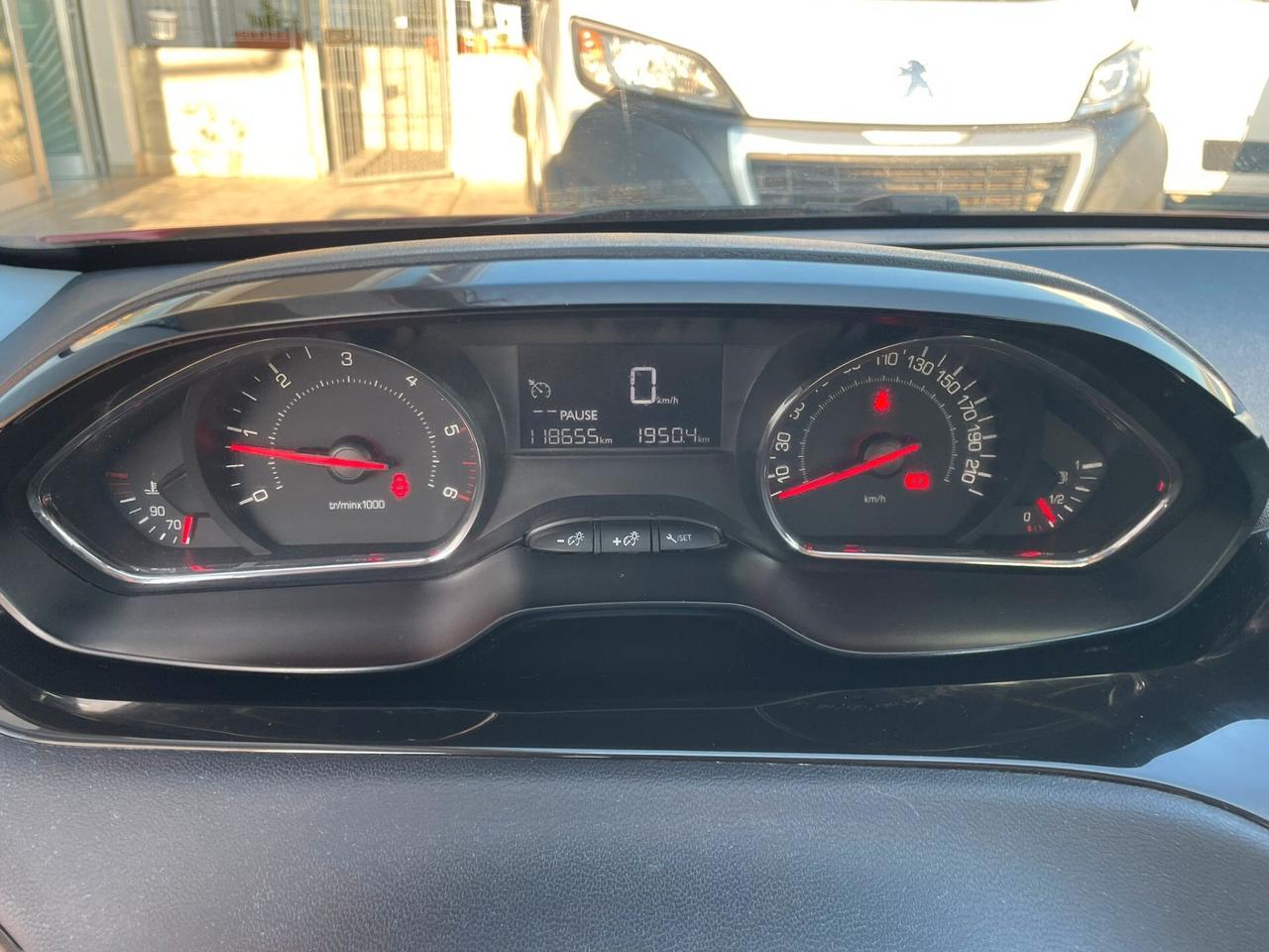 Peugeot 208 1.4 HDi 68 CV 5 porte Allure neopatentati