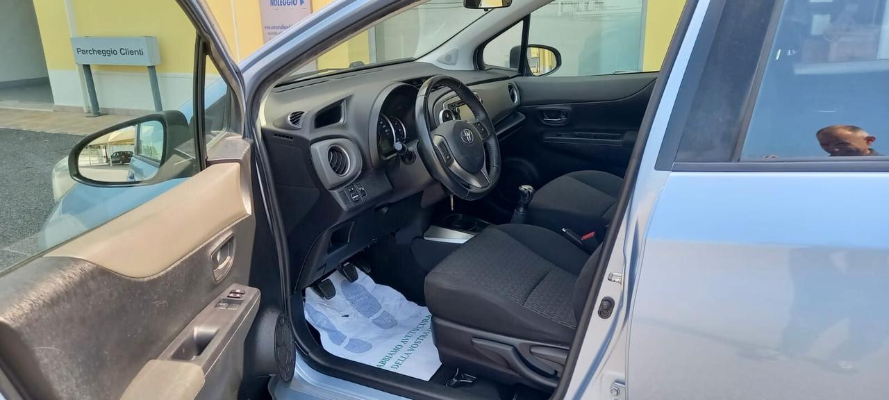 Toyota Yaris Benzina cc. 1.000 Mod. VVT- Active 5 Porte 5 Posti Utilizzabile anche per i Neopatentati.