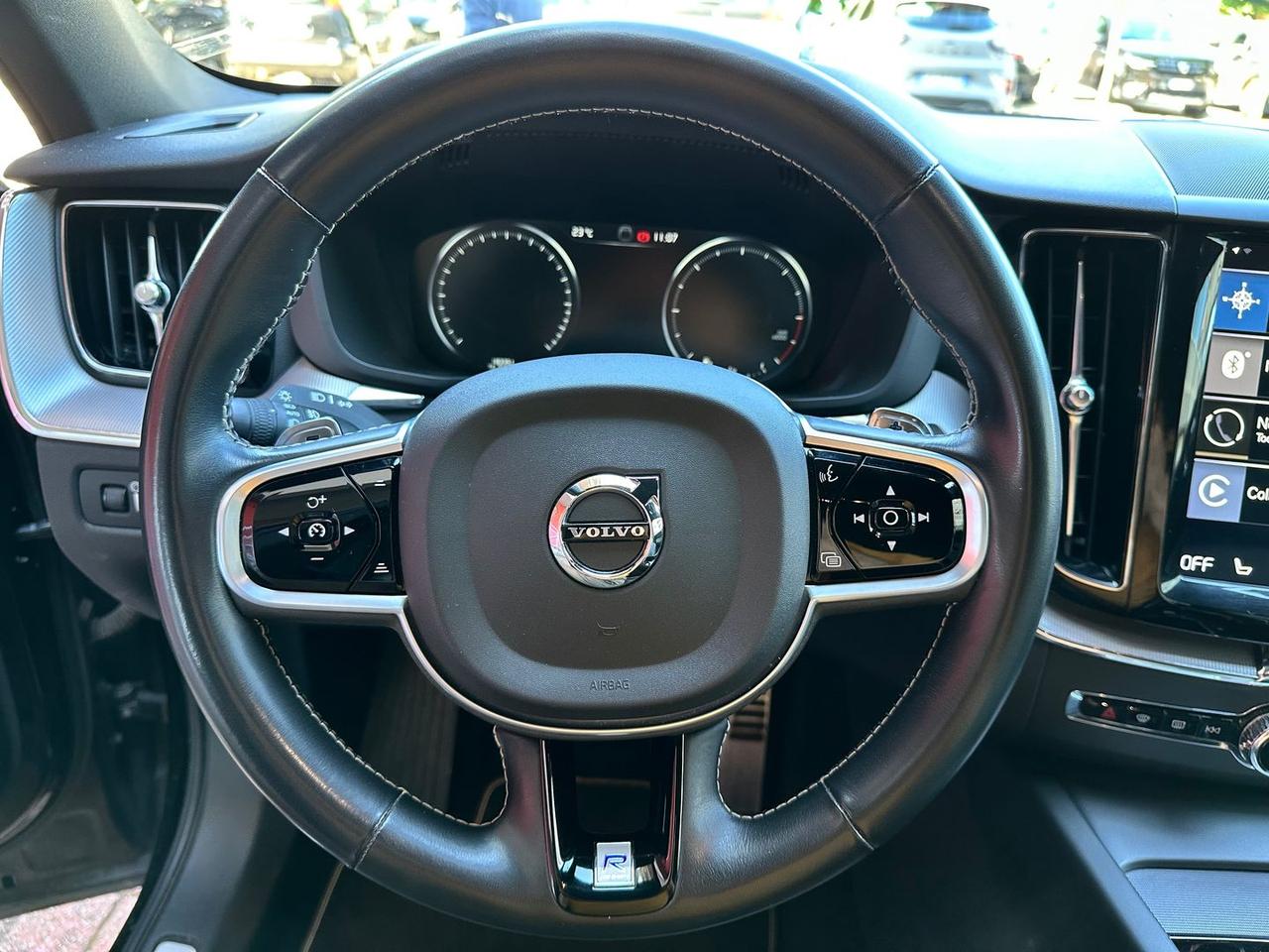 Volvo XC 60 R Design 2.0 B4 MHEV #6137