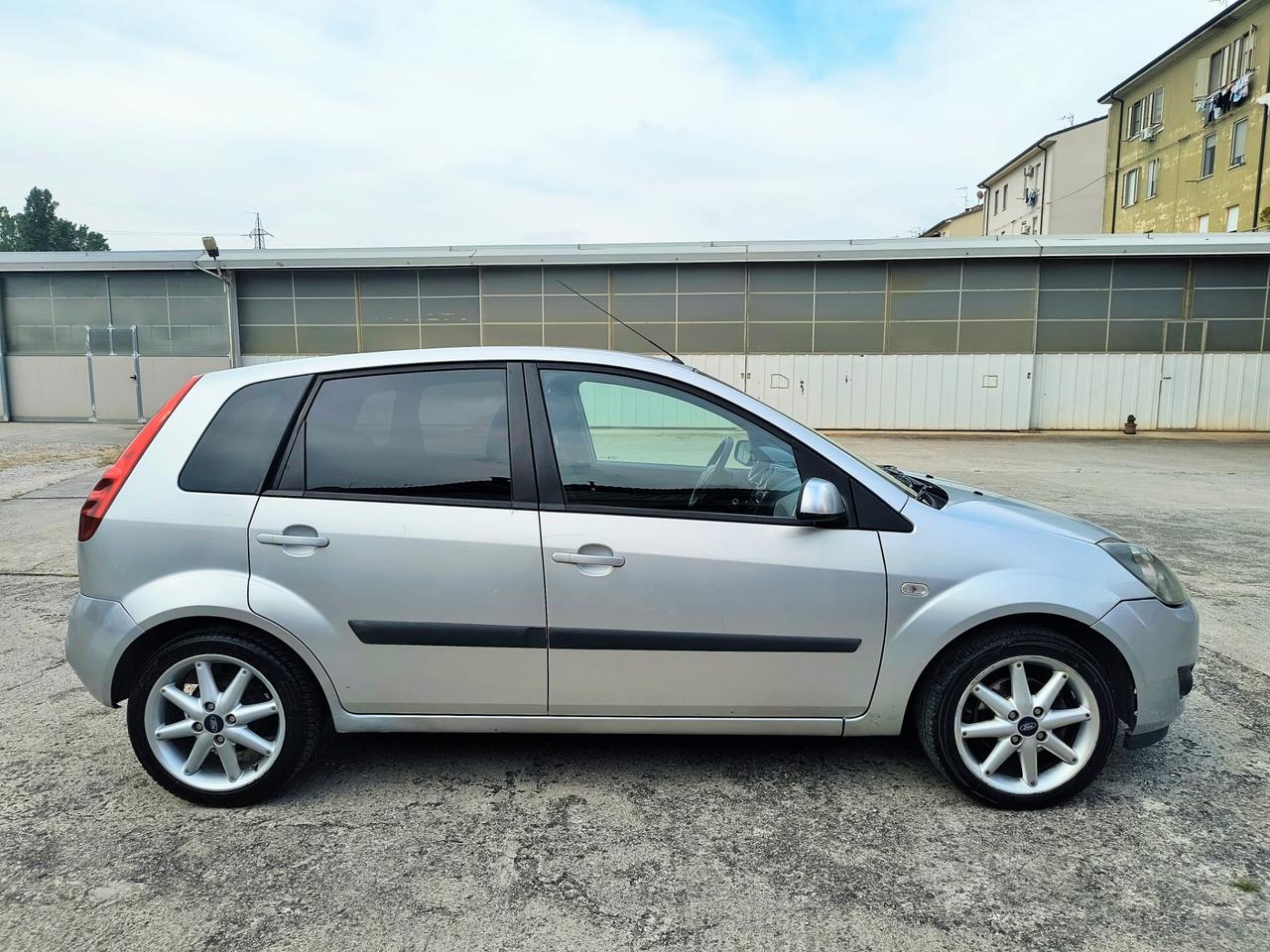 Ford Fiesta 1.4 TDCi 5p. Ghia