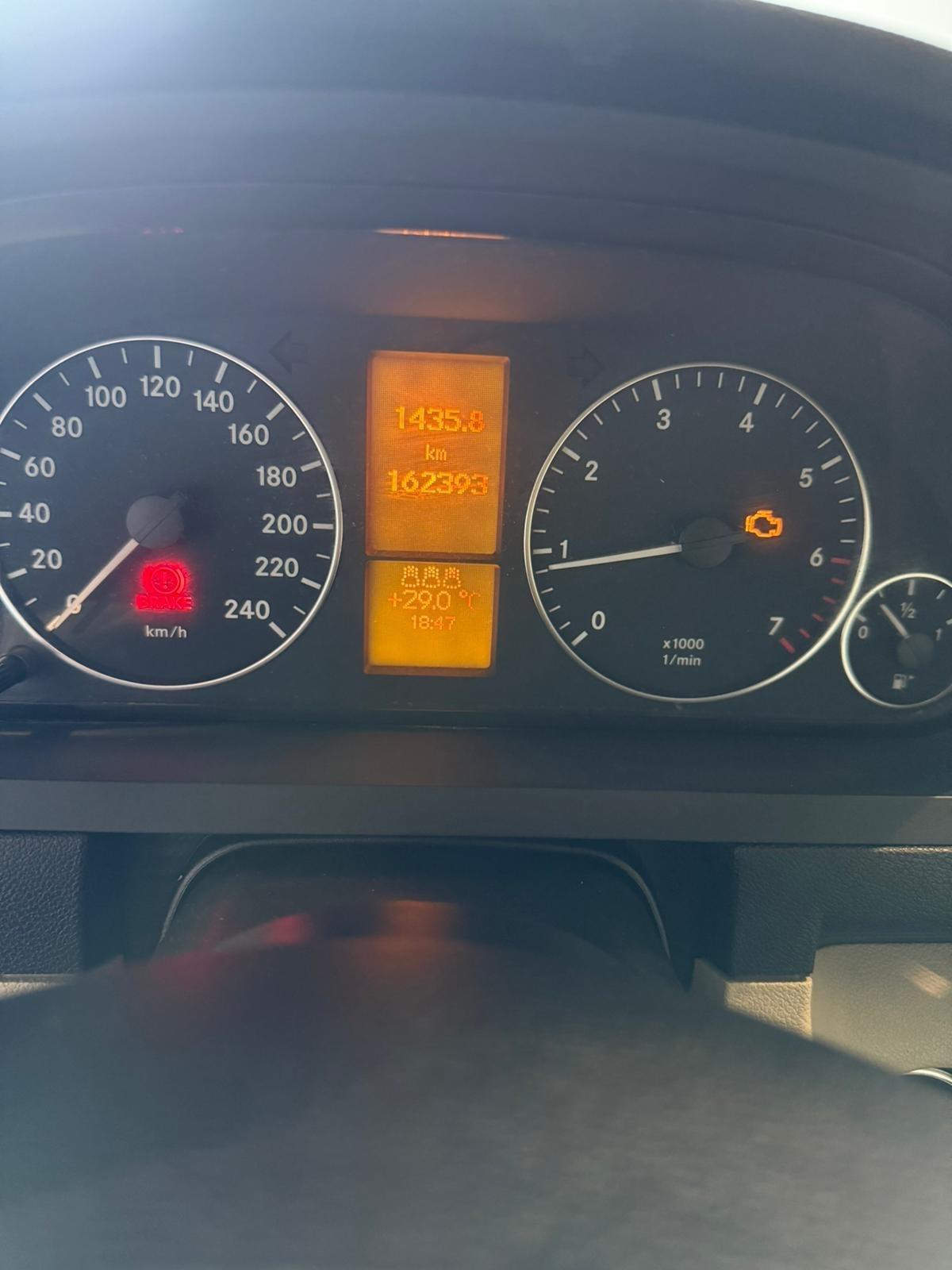 Mercedes A 150 - BENZINA-NEOPATENTATI