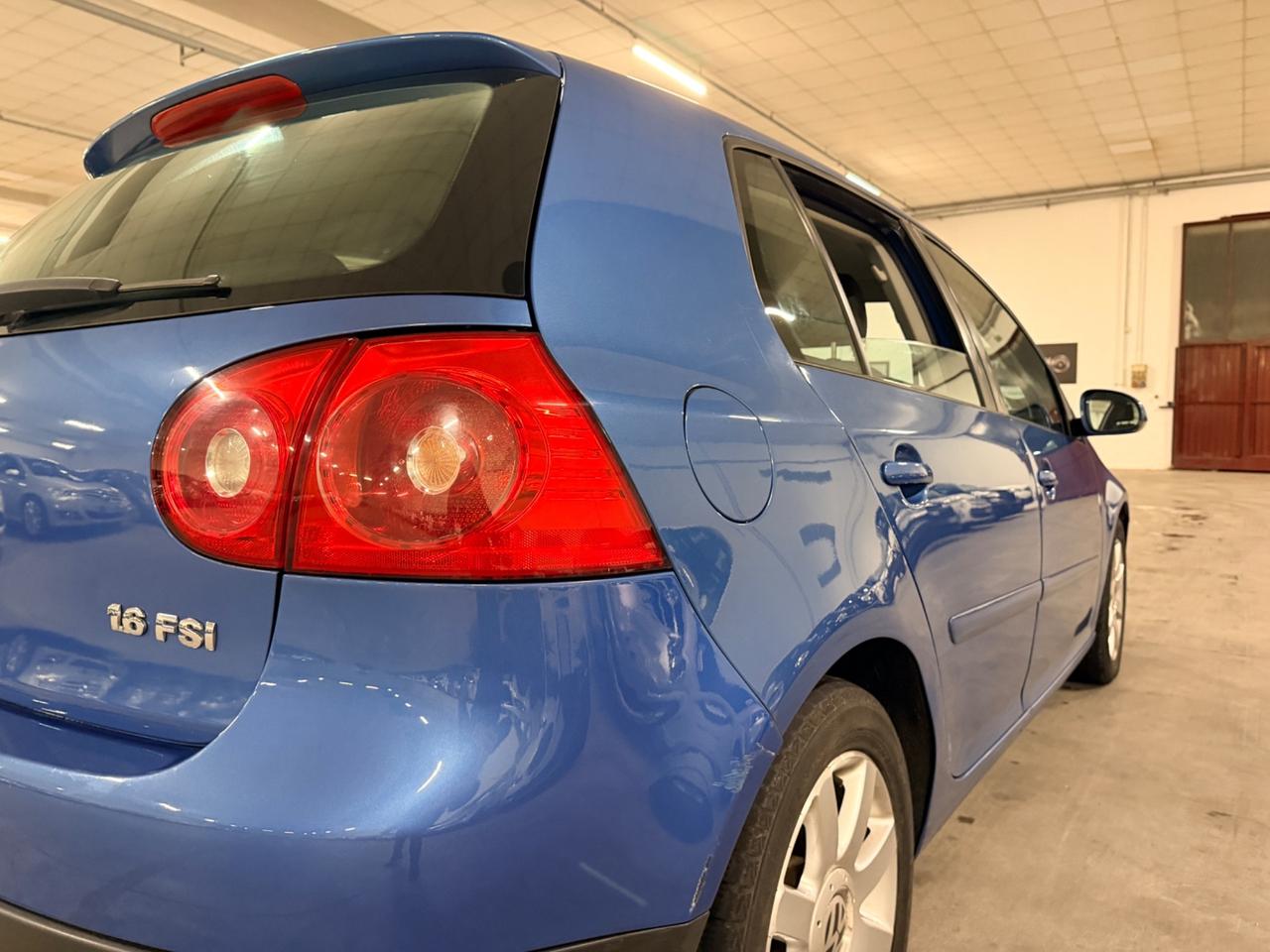 Volkswagen Golf 1.6 16V FSI 5p. Sportline