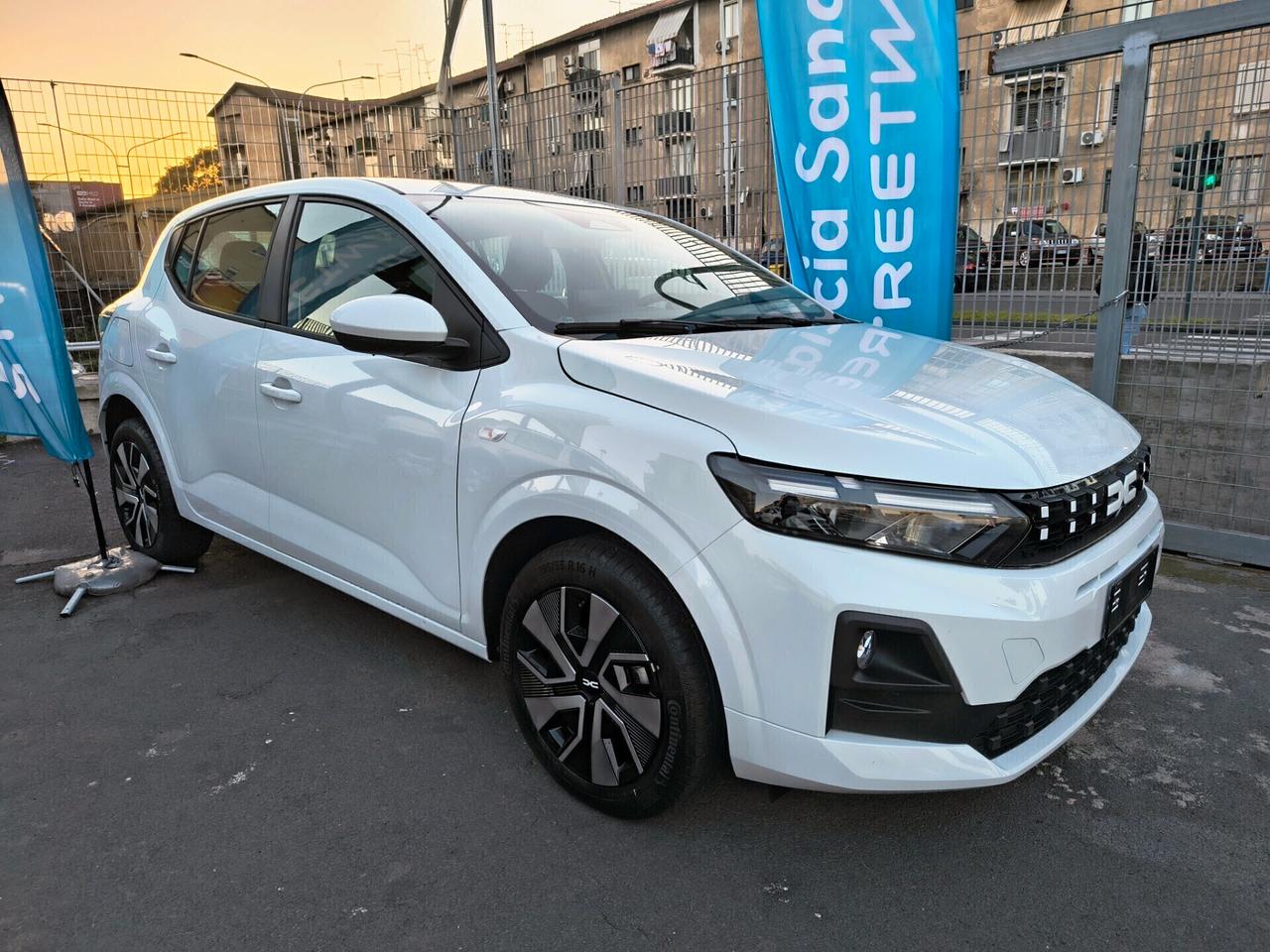 NUOVA DACIA SANDERO DA IMMATRICOLARE 17.300 EURO