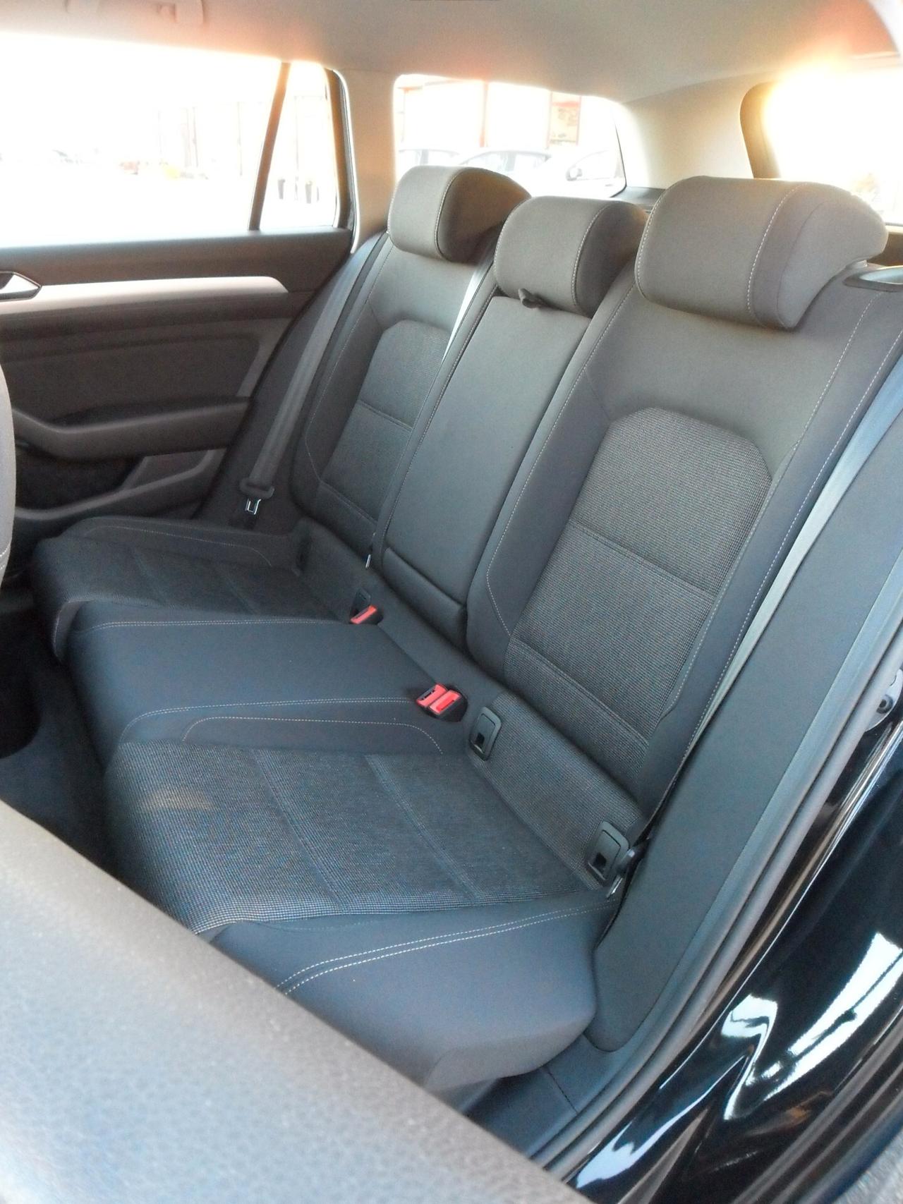 Volkswagen Passat Variant 2.0 TDI DSG Business BlueMotion Tech