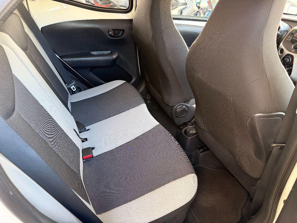 TOYOTA - Aygo 5p 1.0 x-play my15