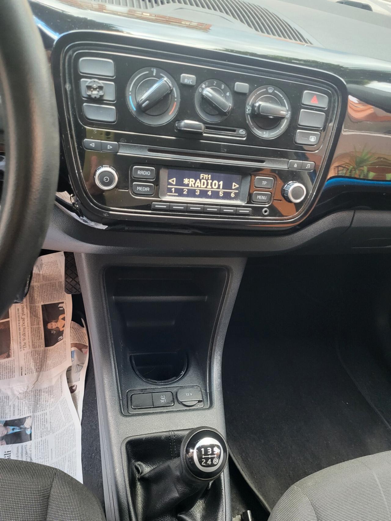 Volkswagen up! 1,0-UNICA PROPR-EURO 6-3 REVISIONI