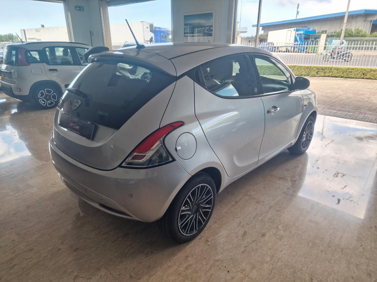 Lancia Ypsilon 1.0 Hybrid Ecochic Gold