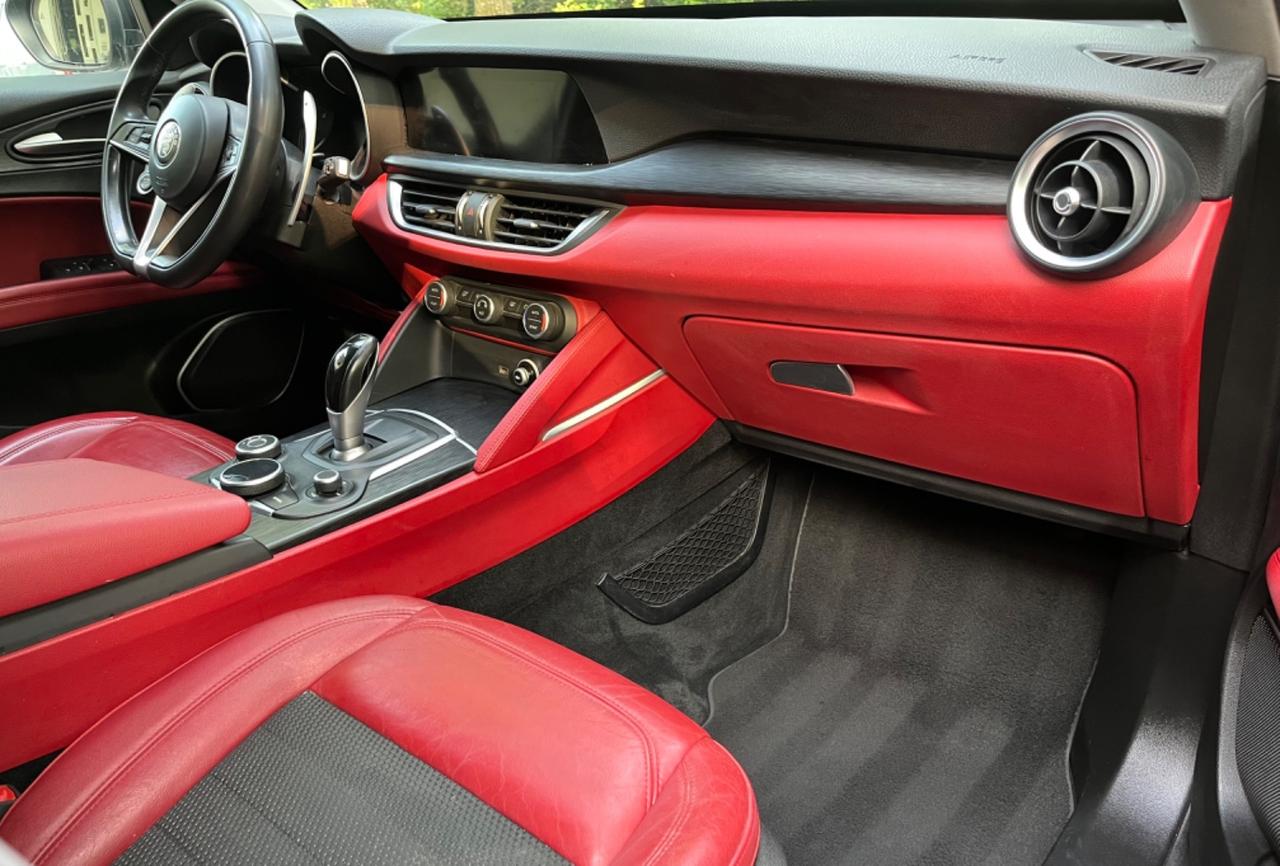 Alfa Romeo Stelvio 2.2 TOTAL BLACK 210 CV AT8 Q4 Executive