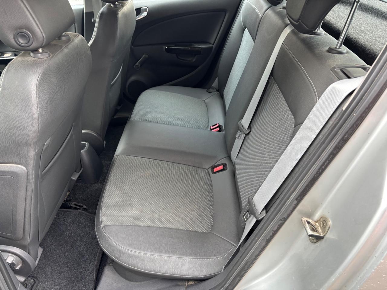 Opel Corsa 1.4 16V 5 porte Cosmo