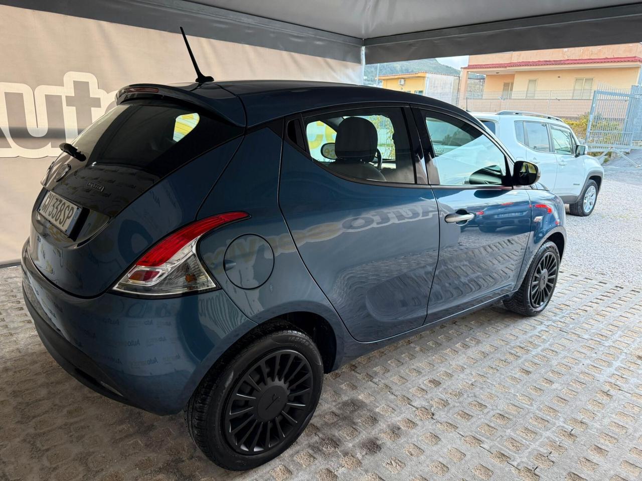 Lancia Ypsilon 1.0 FireFly 5 porte S&S Hybrid Ecochic