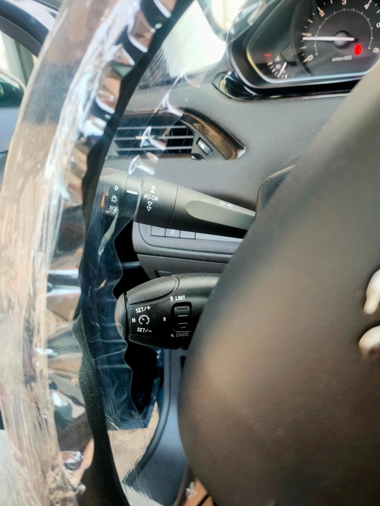 Peugeot 208 BlueHDi 75 5 porte Allure