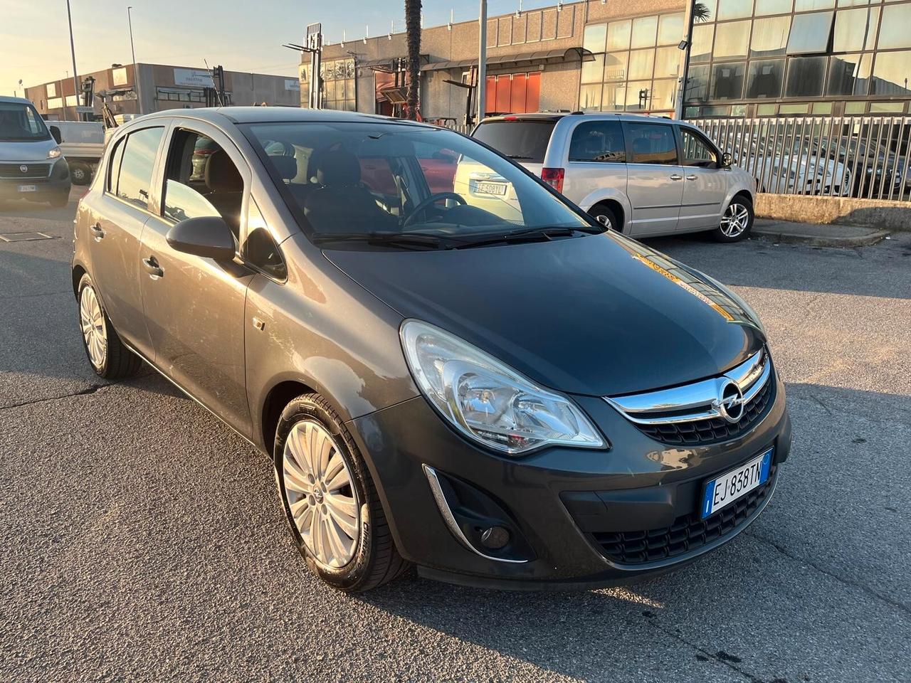 Opel Corsa 1.2 5 porte Club