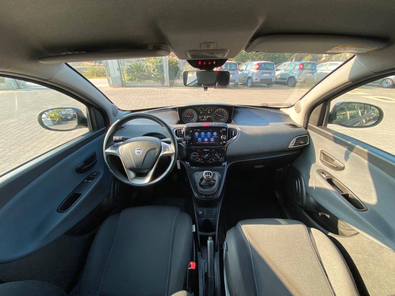 Lancia Ypsilon 1.0 firefly hybrid Gold