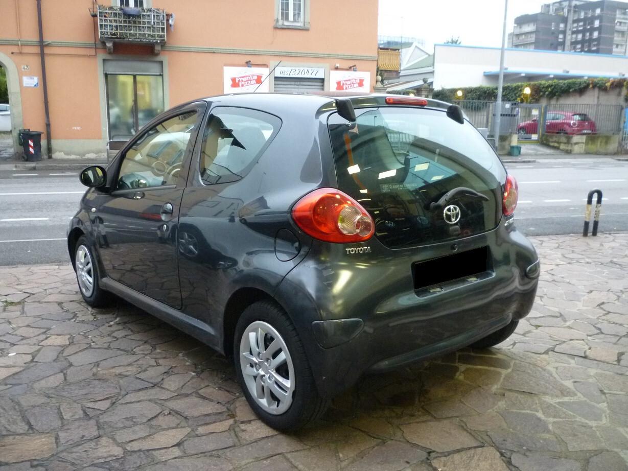 Toyota Aygo 1.0 12V VVT-i 3 porte Ok neopatentati