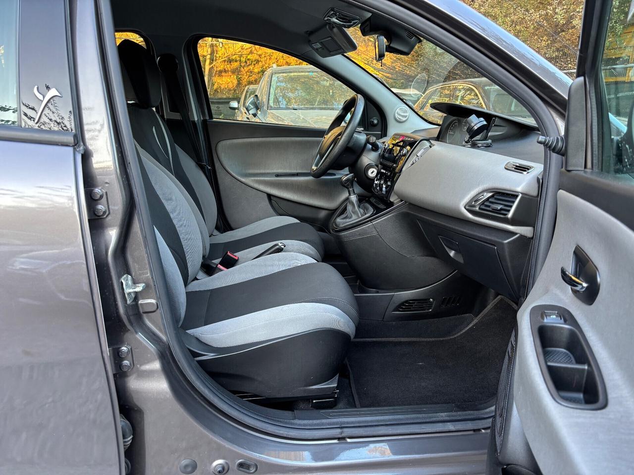 Lancia Ypsilon 1.3 MJT 5 porte OK Neopatentati