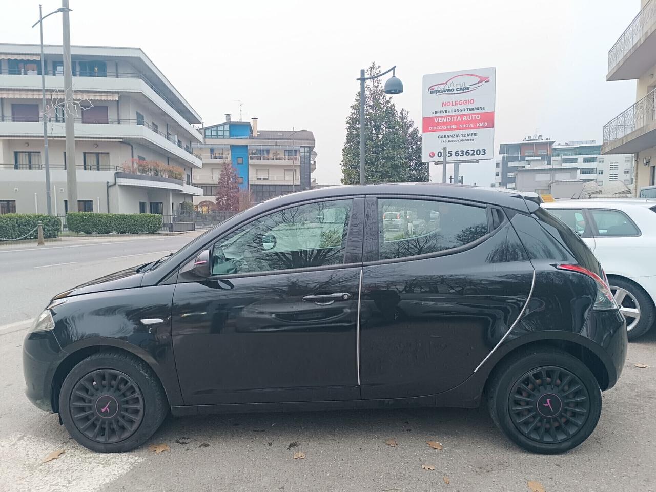 Lancia Ypsilon 1.3 MJT 95 Platinum TETTO APRIBILE