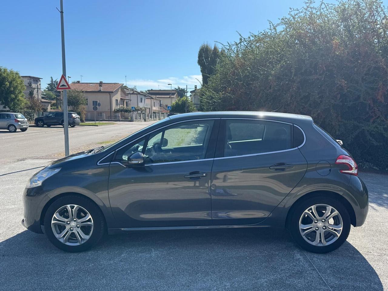 PEUGEOT 208 1.4 HDi 68 CV 5 Porte Allure – NAVIGATORE – 121.000 KM