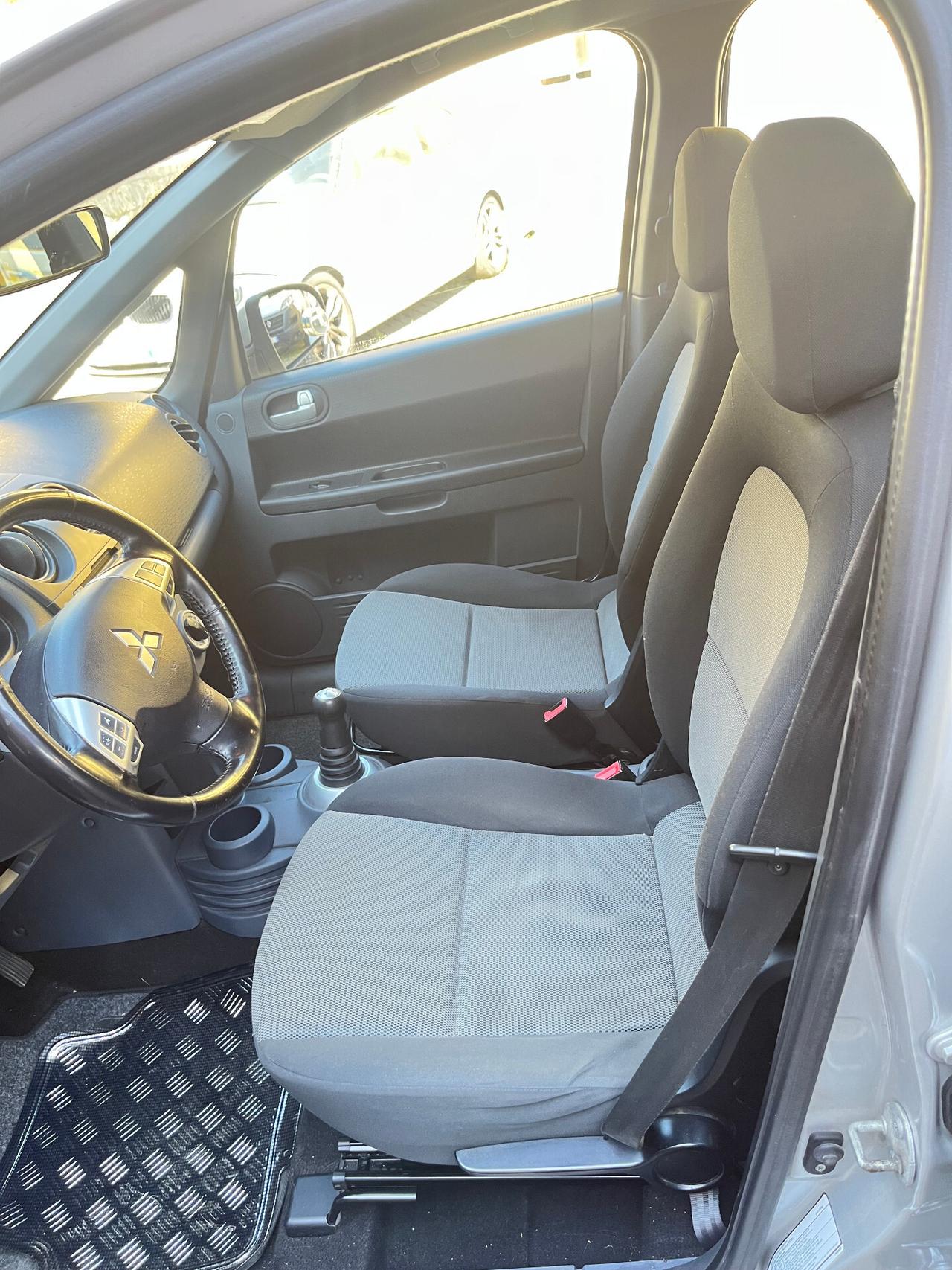 MITSUBISHI COLT - 1.3 BENZINA - 5 PORTE - CAMBIO AUTOMATICO - ANCHE PER NEOPATENTATI