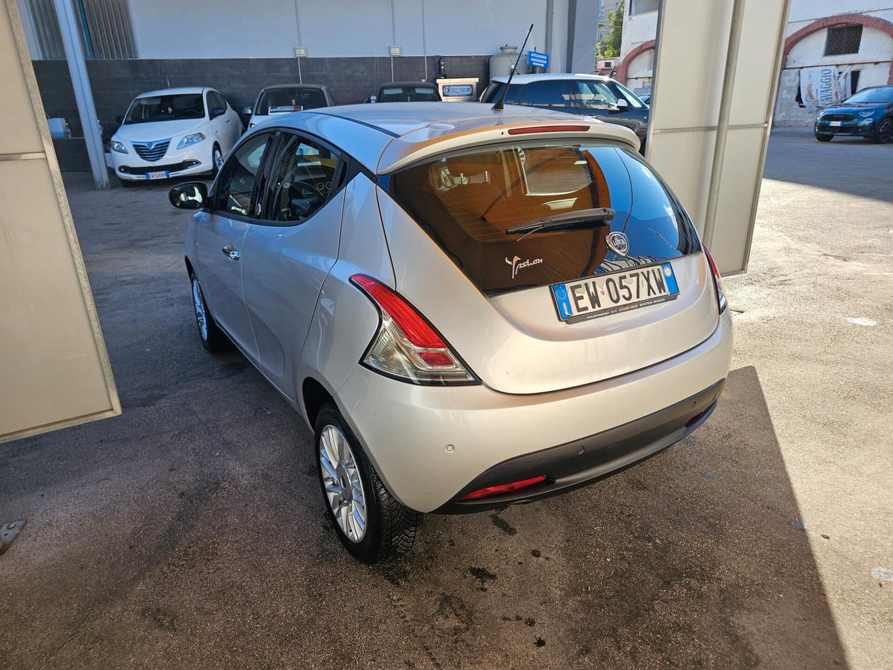 Lancia Ypsilon 0.9 TwinAir 85 CV 5 porte Metano Ecochic Gold