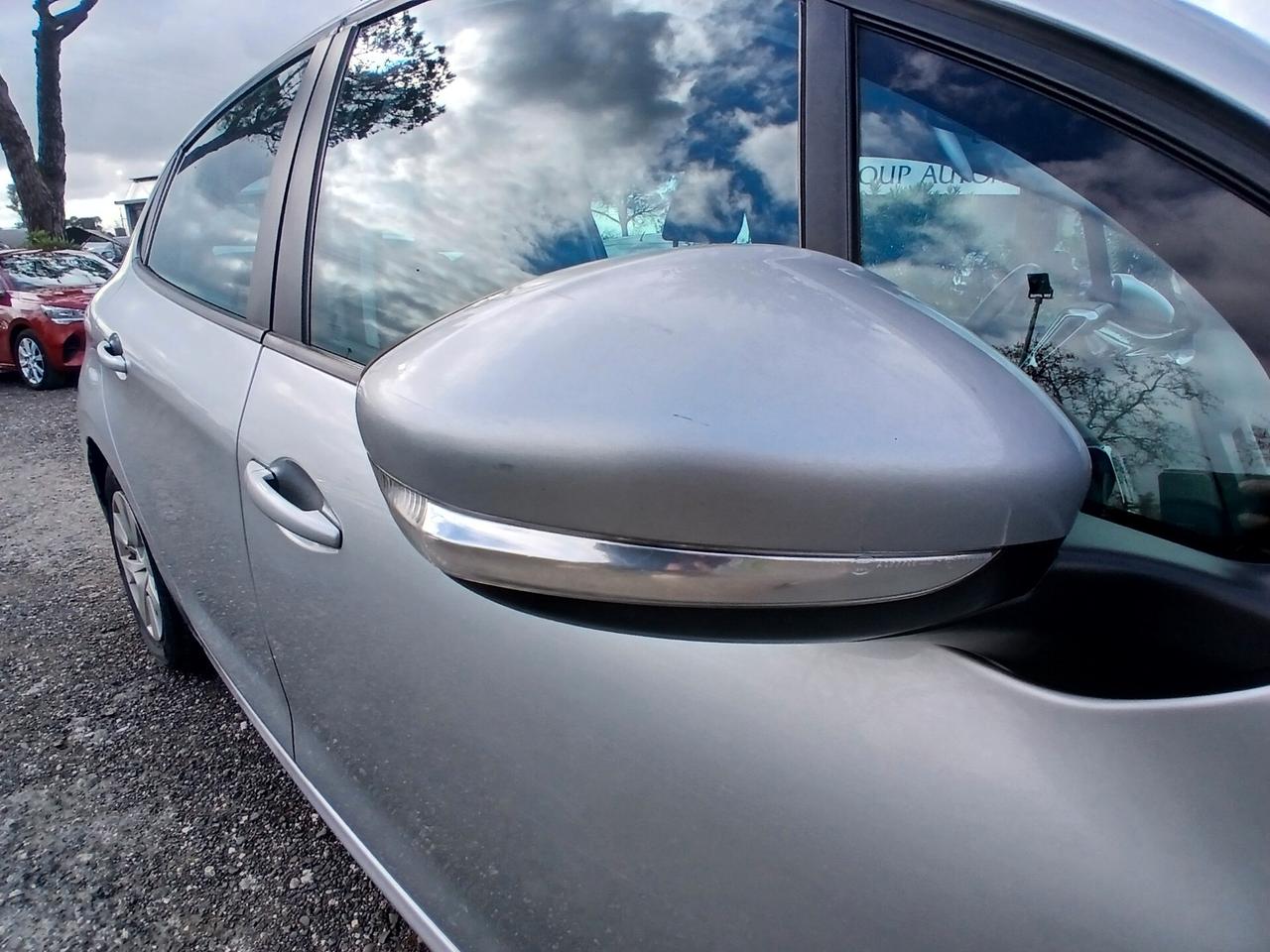 Peugeot 208 1.4 HDi 68 CV 5 porte Allure