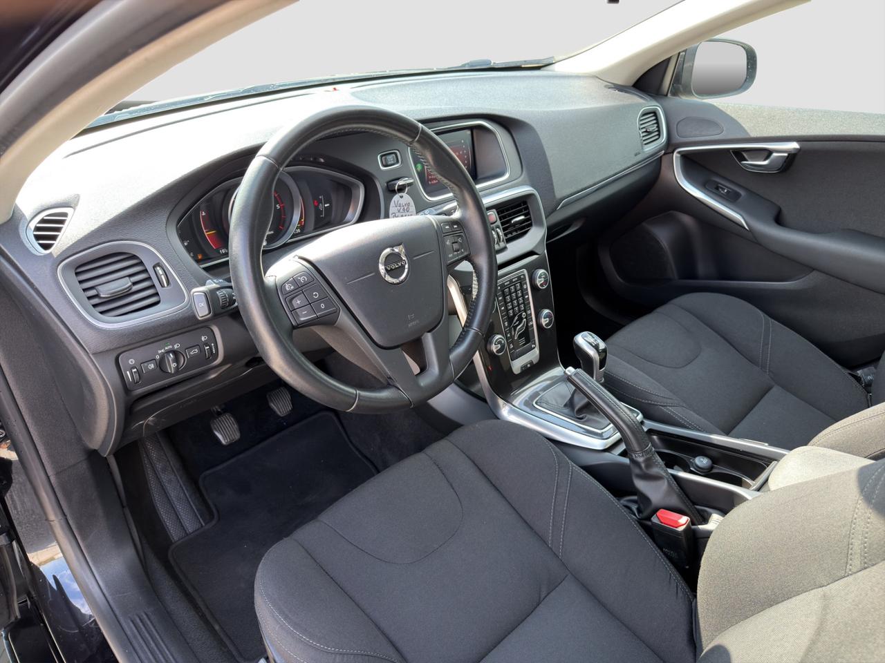 VOLVO V40 D2 Business
