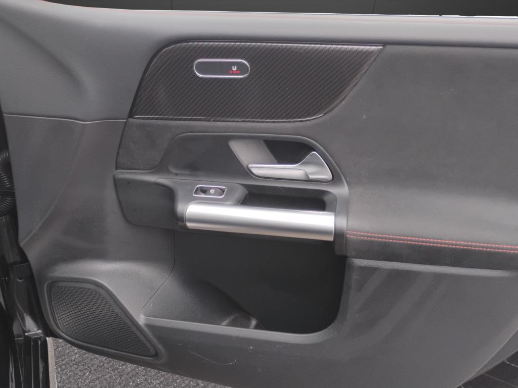 MERCEDES-BENZ B 180 PREMIUM..AMG..NAVI.LED.PELLE.