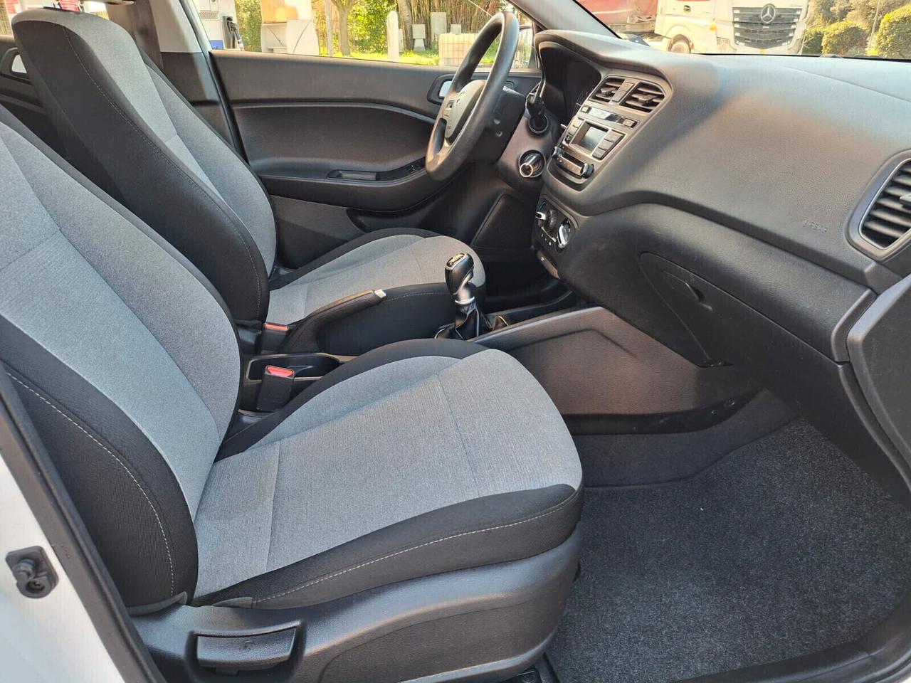 Hyundai i20 1.1 CRDi-*DIESEL EURO 6*NEOPATENTATI*