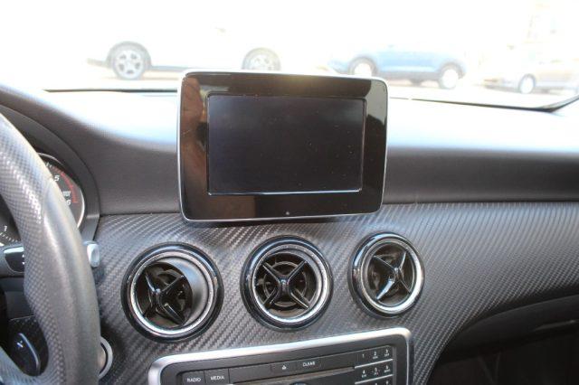 MERCEDES-BENZ GLA 200 d Automatic 4Matic Business