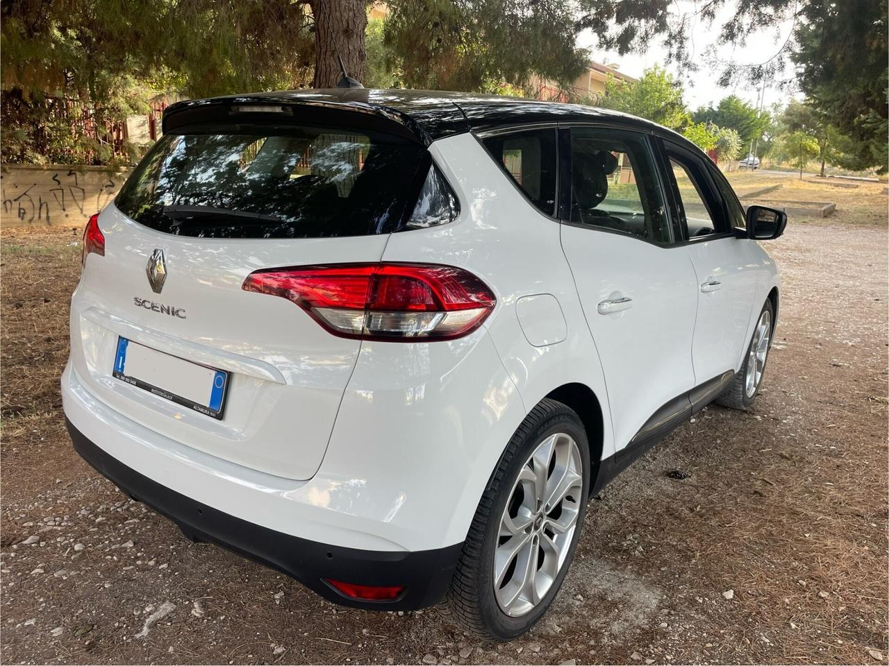 Renault Scenic dCi 8V 110 CV EDC Intens