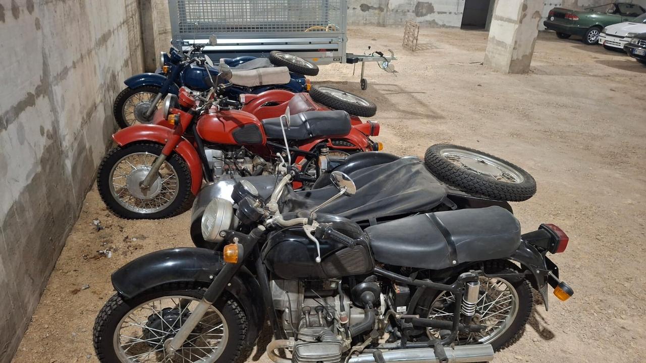 Moto sidecar Dnepr KMZ MT 11 con carrozza per passeggero