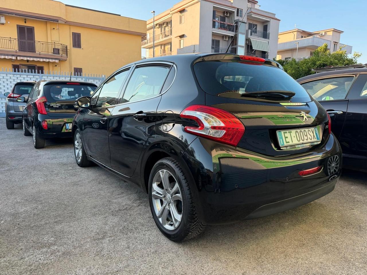 Peugeot 208 1.4 HDi 68 CV 5 porte Allure
