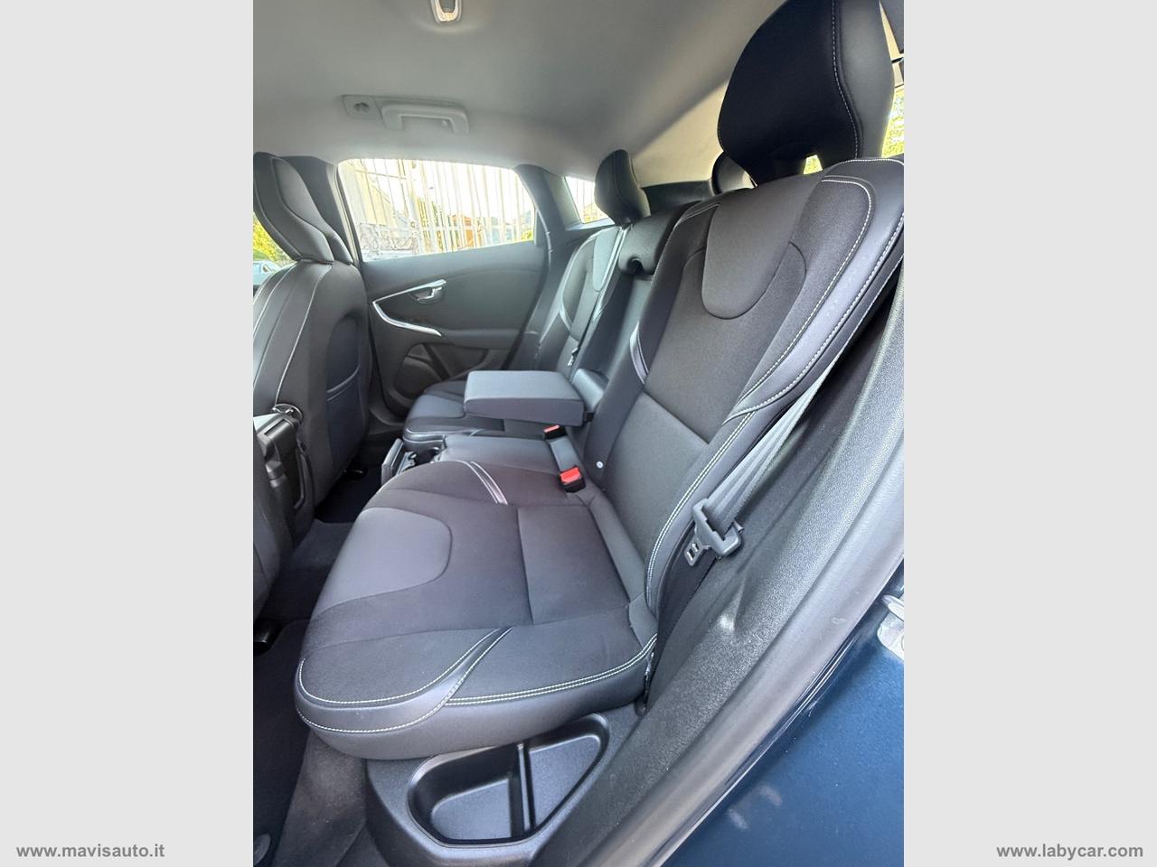 VOLVO V40 D2 1.6 Momentum