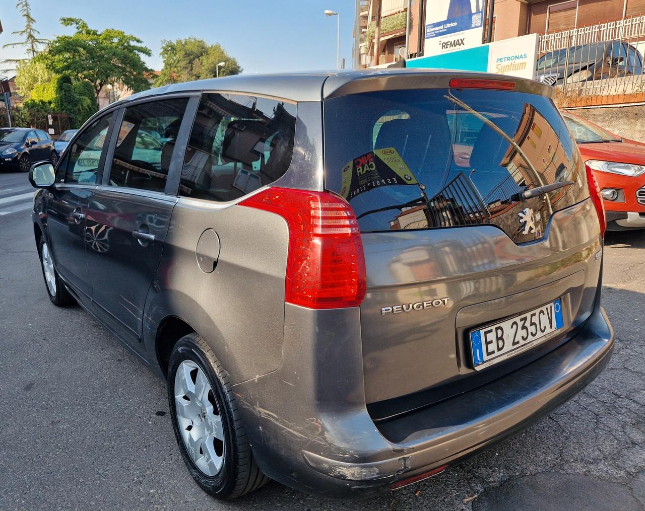Peugeot 5008 1.6 HDi 110CV cambio robotizzato Tecno